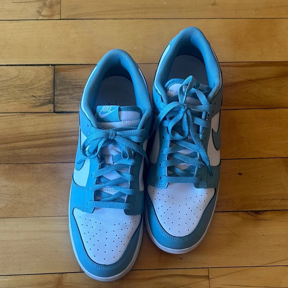 Nike Low-Top Sneakers in Turquoise Blue & White - Picture 2 of 5